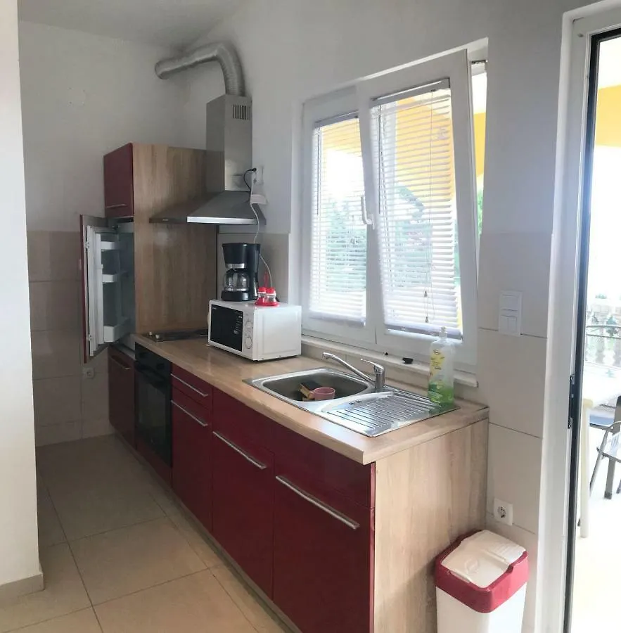 Apartmani Kulas Pakostane 0*,  Croatia